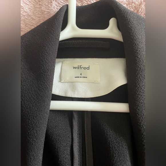 Aritzia Wilfred Blazer - Picture 3 of 3